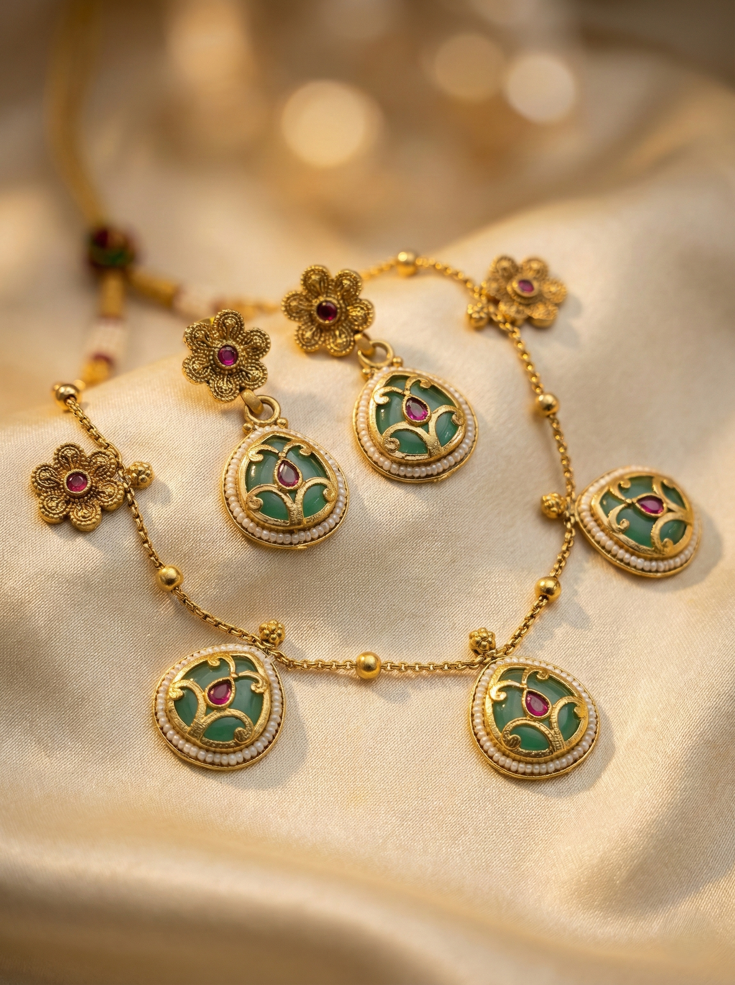 ANTIQUE SET