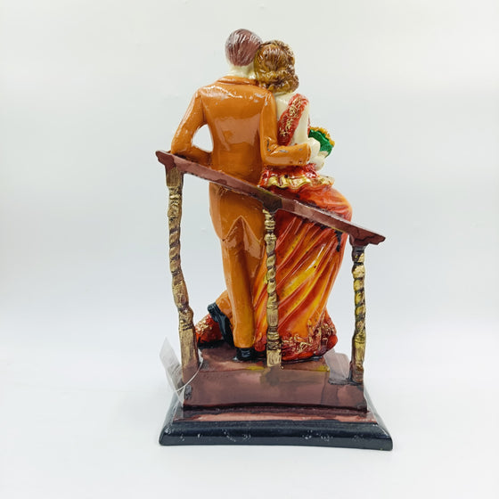 COUPLE WITH SHOW PIECE