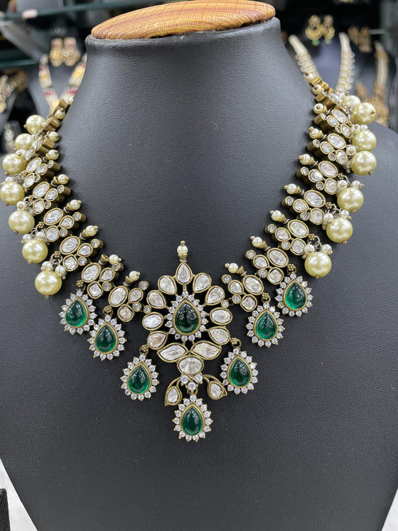 VICTORIAN NECKLACE