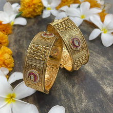  GOLDEN BANGLES