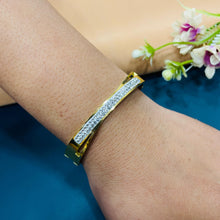  GOLDEN BRACELET