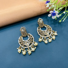  MAHENDI POLISH EARRING