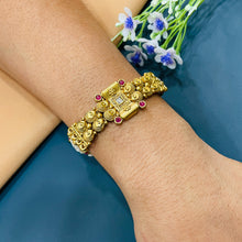  GOLDEN BRACELET