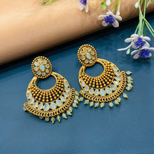  GOLDEN EARRINGS