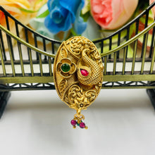  GOLDEN SADI PIN