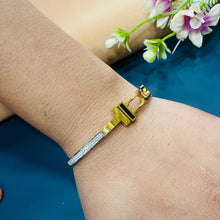  GOLDEN BRACELET