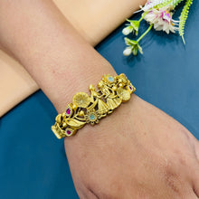  GOLDEN BRACELET