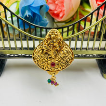  GOLDEN SADI PIN