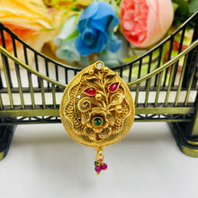  GOLDEN SADI PIN