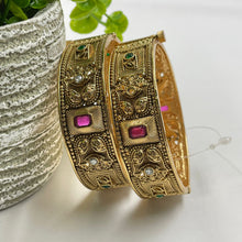  GOLDEN BANGLES