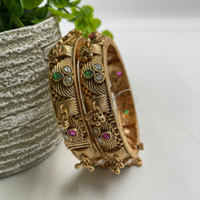  GOLDEN BANGLES