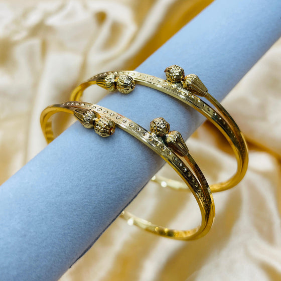 GOLDEN BANGLES