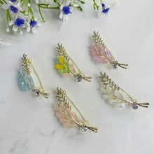  BROOCHES