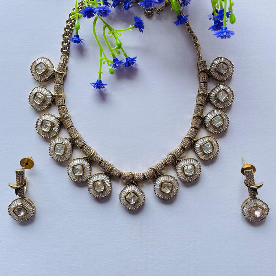 VICTORIAN NECKLACE