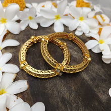  GOLDEN BANGLES