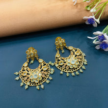  GOLDEN EARRINGS