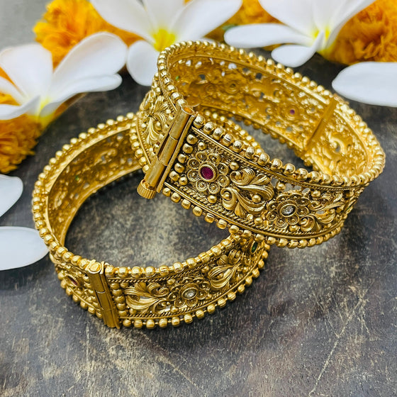 GOLDEN BANGLES