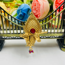  GOLDEN SADI PIN